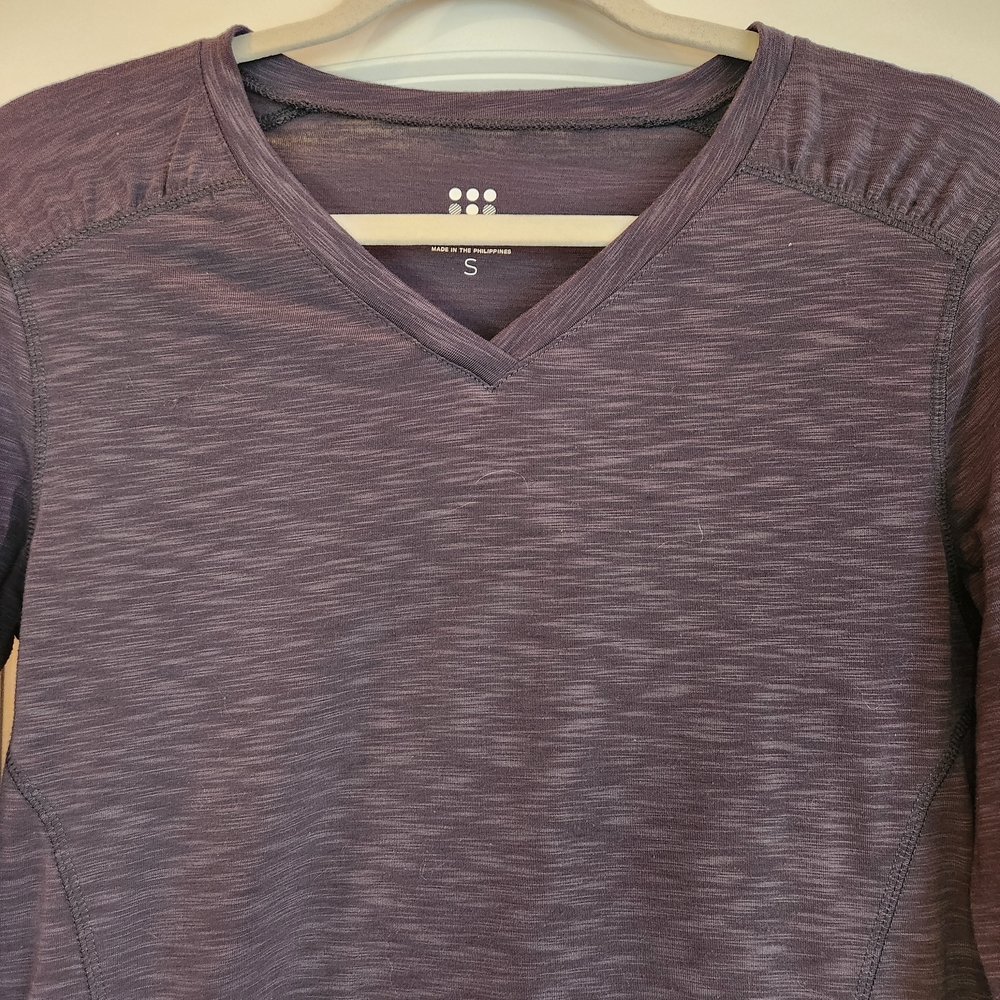 Title Nine Long Sleeve V-Neck Tee Thumbholes Dark Heather Gray Size S Athleisure - Picture 3 of 10